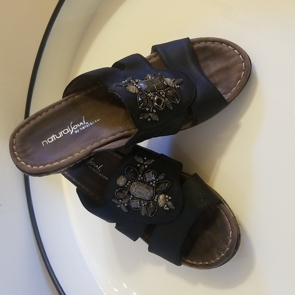 NATURALIZER SANDAL sole wedge with embellishment studded design